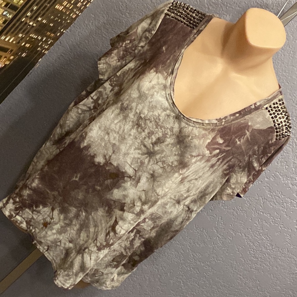 ROCK & REPUBLIC - tee: green tie dye s/s w gunmetal studded shoulder tops - XL - Picture 16 of 16